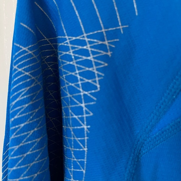 NWT North Face Blue ShirtFlashDry moisture-wicking technology UPF sun protection - Picture 8 of 9